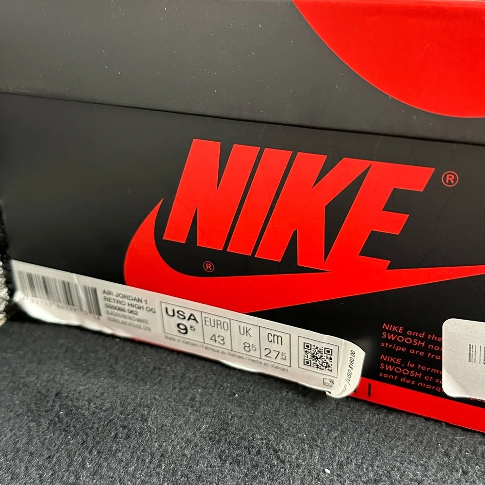 Jordan 1 Retro High Bloodline - M9.5/W11